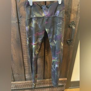 Lululemon print crop leggings - size 4